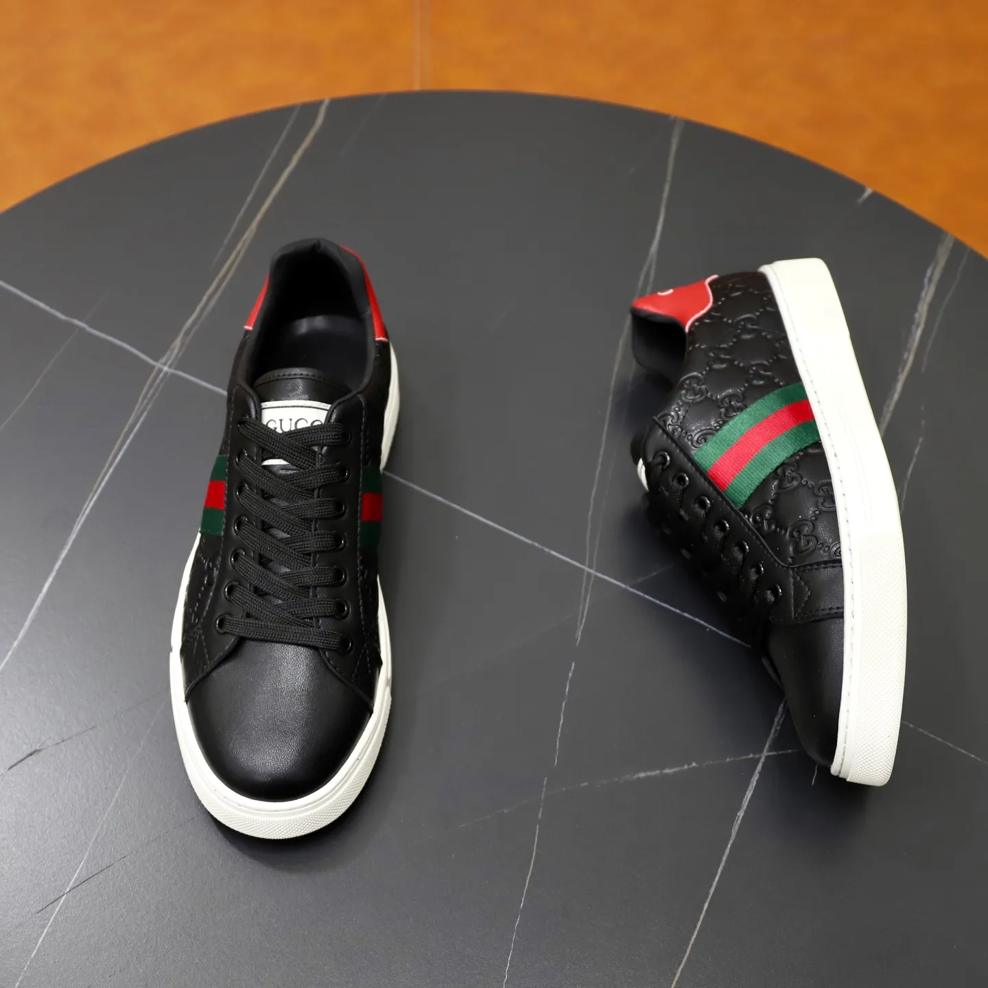 Ex-factory price: 420💰🙅‍♂️🙅‍♂️🙅‍♂️ Brand: Gucci GUCCi Standard code: 38-44 (45 customized) Grade: Same as the official website Material: Original leather splicing, comfortable and breathable sheepskin lining, original wear-resistant outsole Style category: Men's fashionable casual shoes, running, sports shoes, noble luxury brand elements, top luxury Color: actual picture color